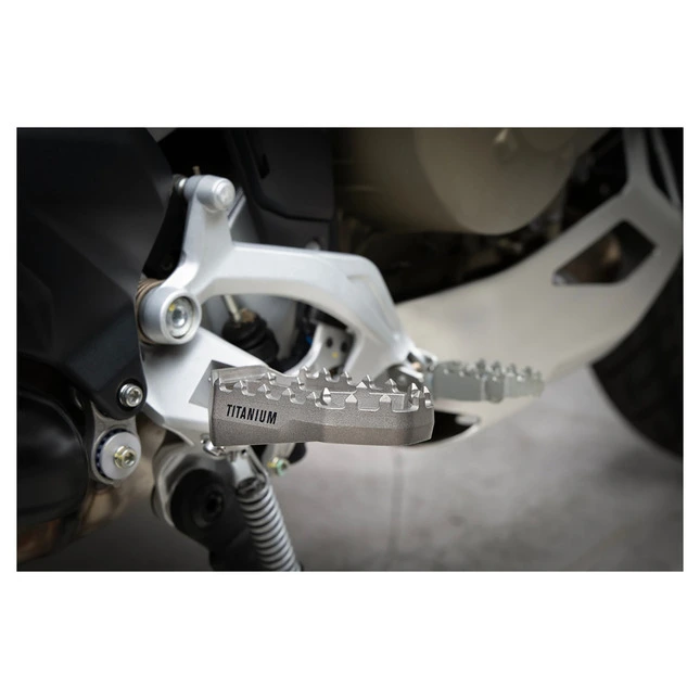 Akrapovic Adventure Fussrasten-Set Titan m. ABE