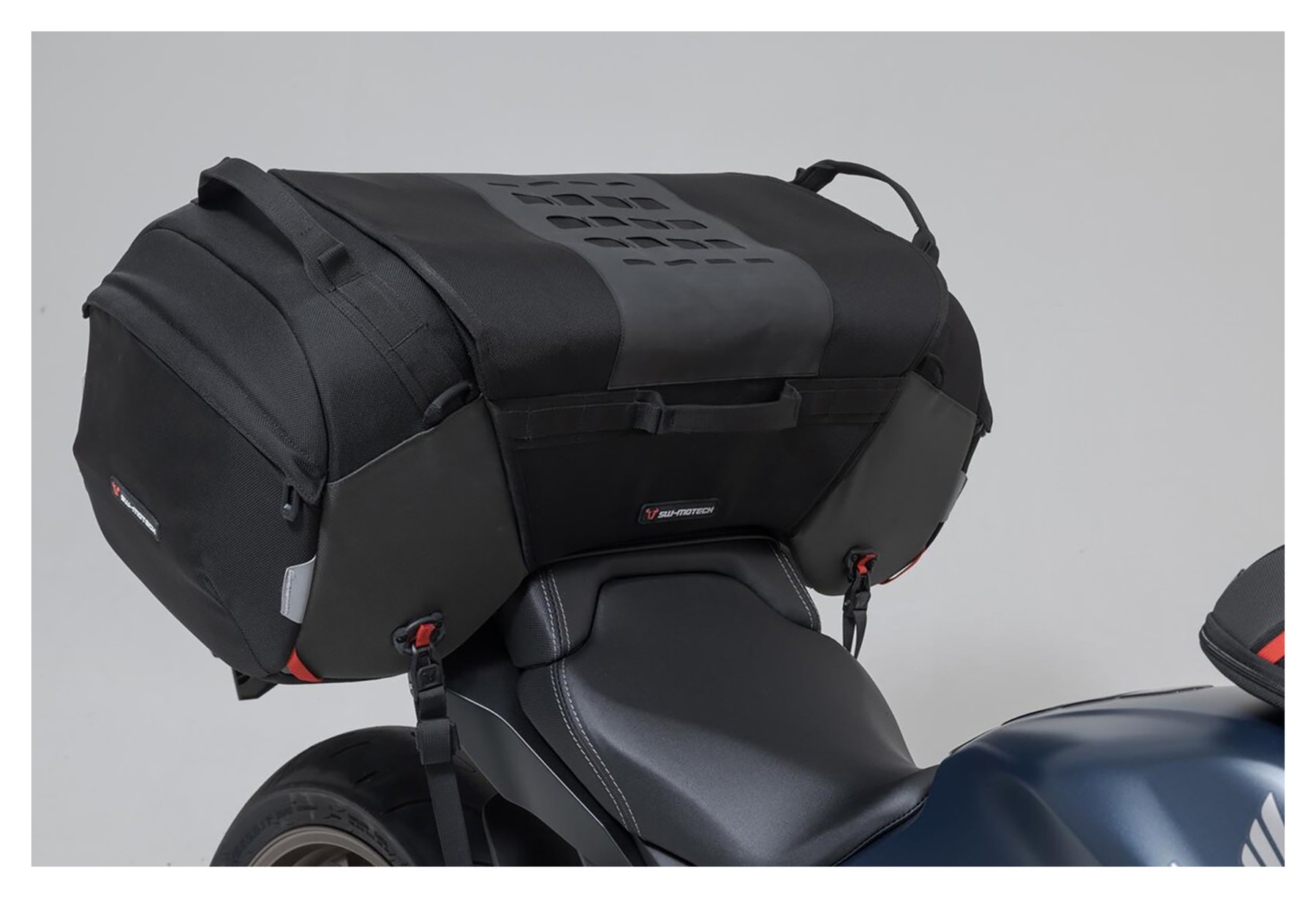 SWMotech PRO TRAVELBAG TAIL BAG lowcost Louis 🏍️
