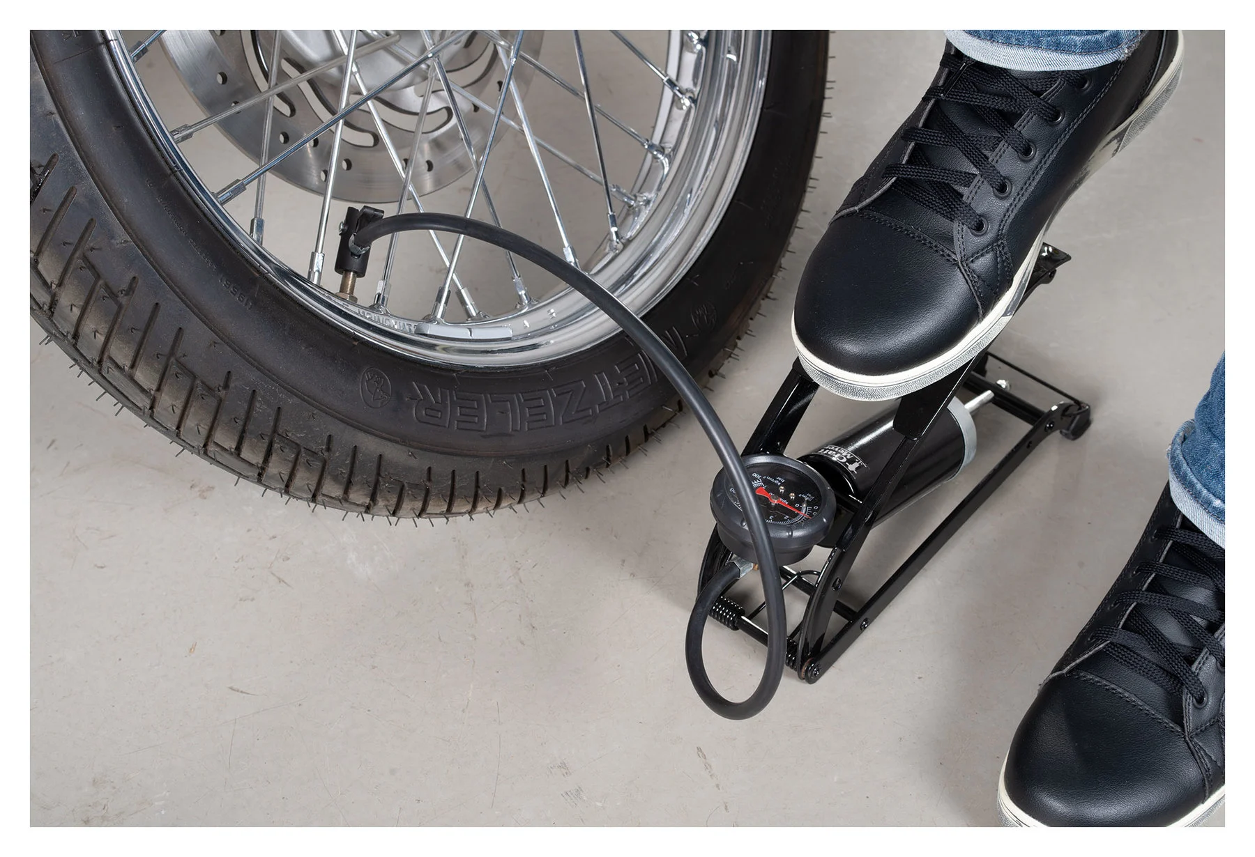 Pompe À Pied, 7 Bars