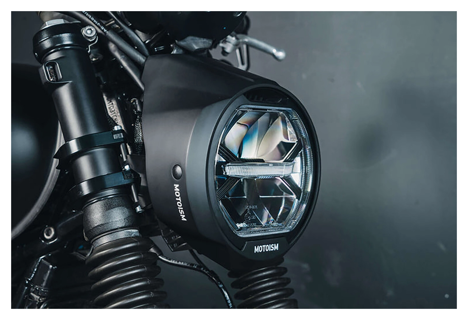 Držák žárovky Motoism pro světlomety