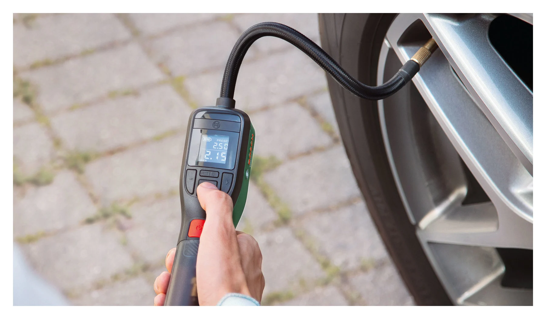Pompa pneumatici a batteria