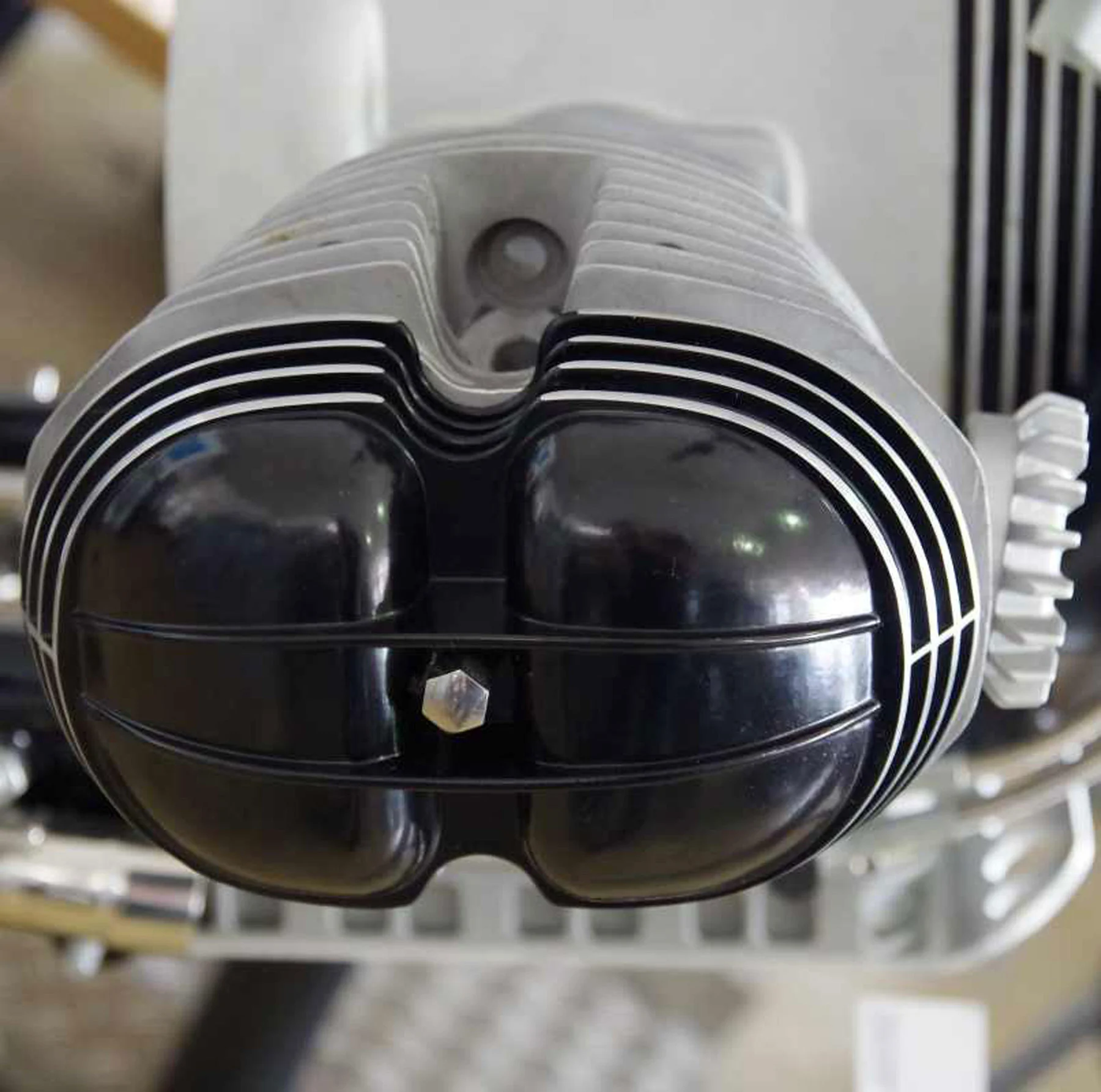 Valve Cover Retro Black