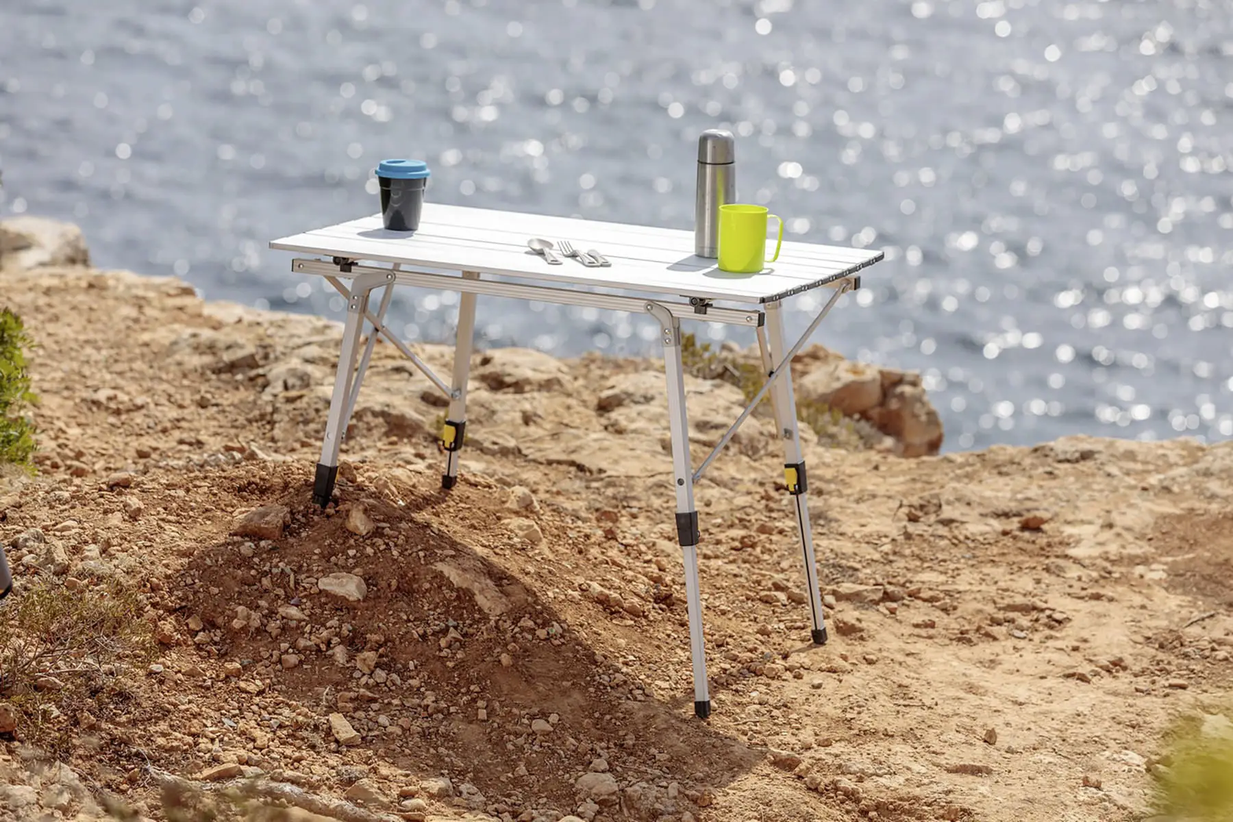 UQUIP FOLDING TABLE