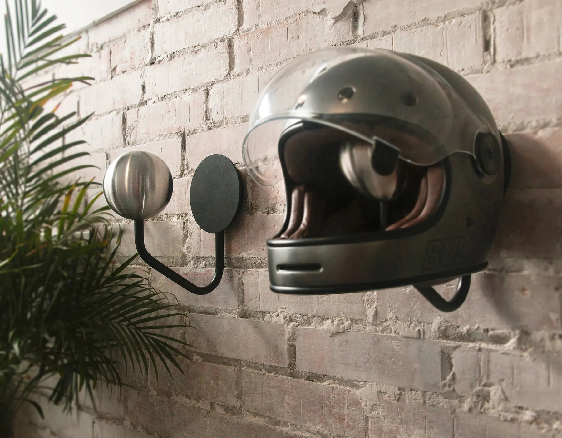 HALLEY WALL HELMET RACK