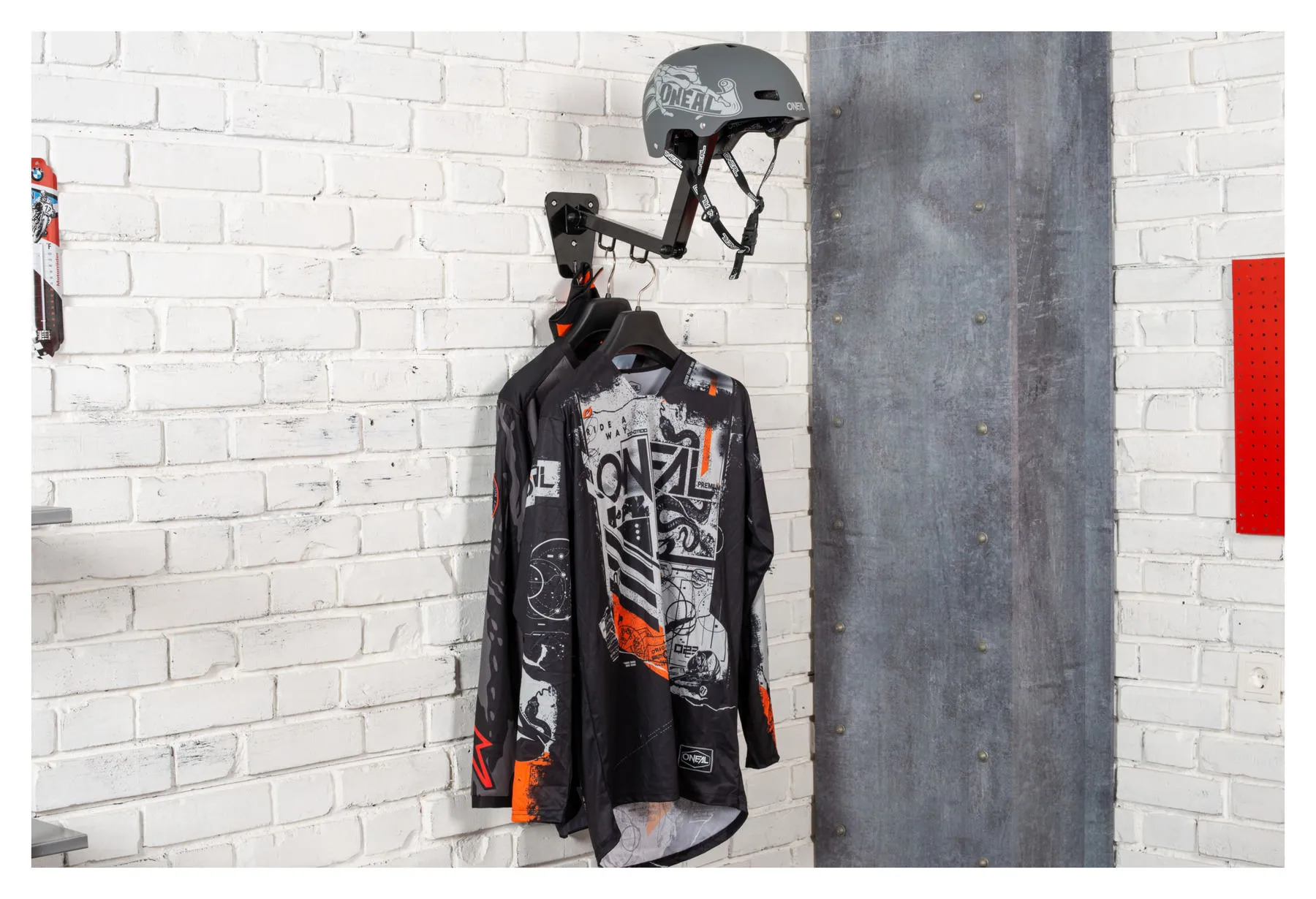 BIKER GARDEROBE *SINGLE*