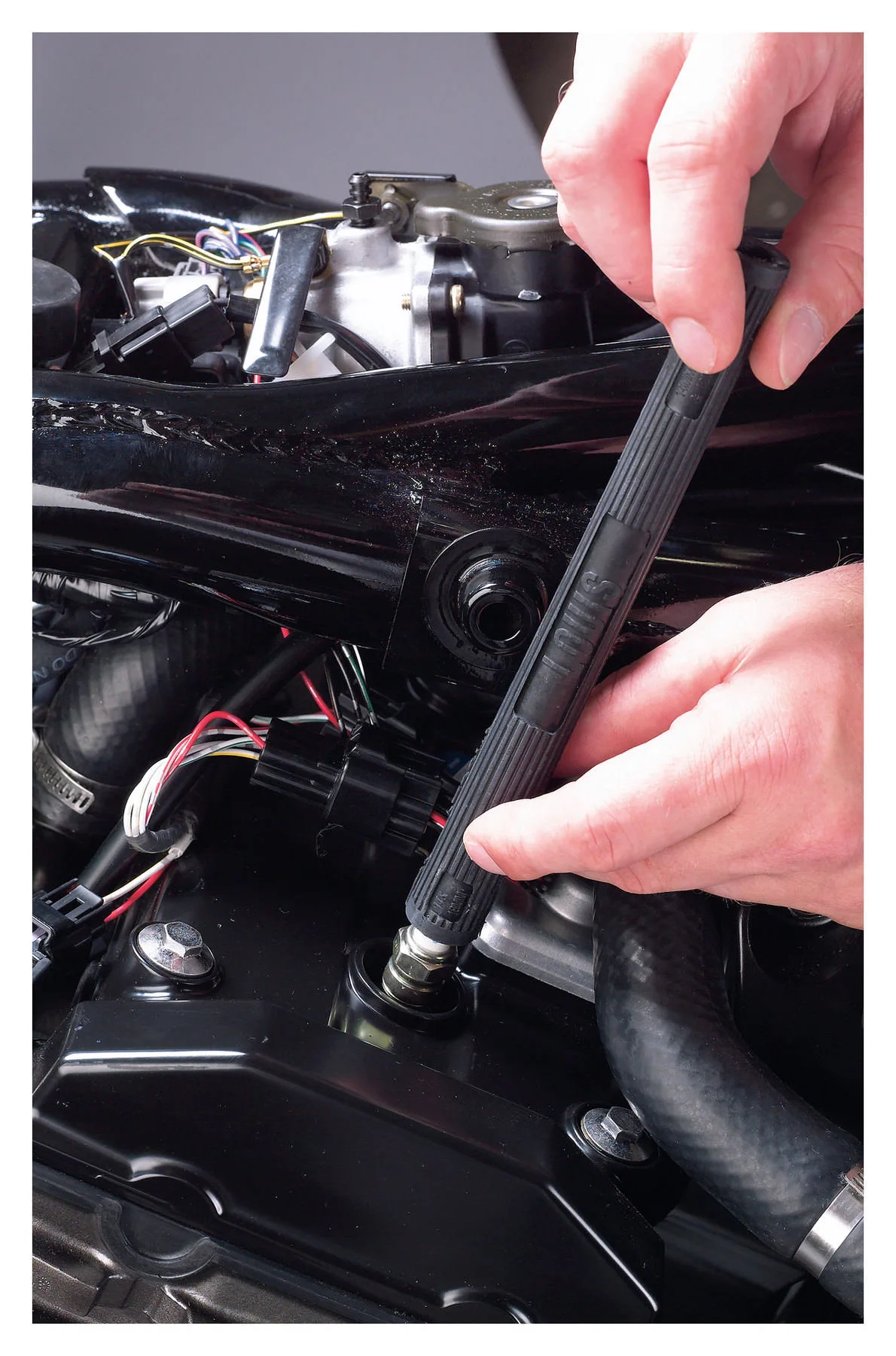 SPARK PLUG INSTALLATION