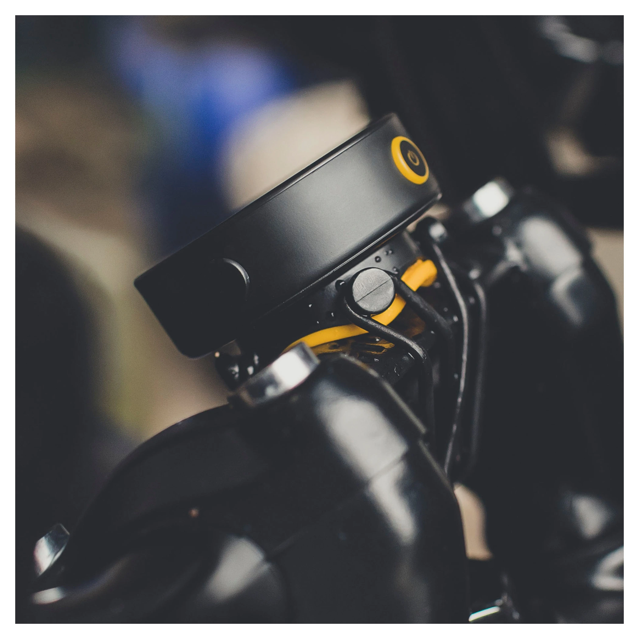 Beeline Moto: Super-simple, minimalist visual navigation for motorcycles