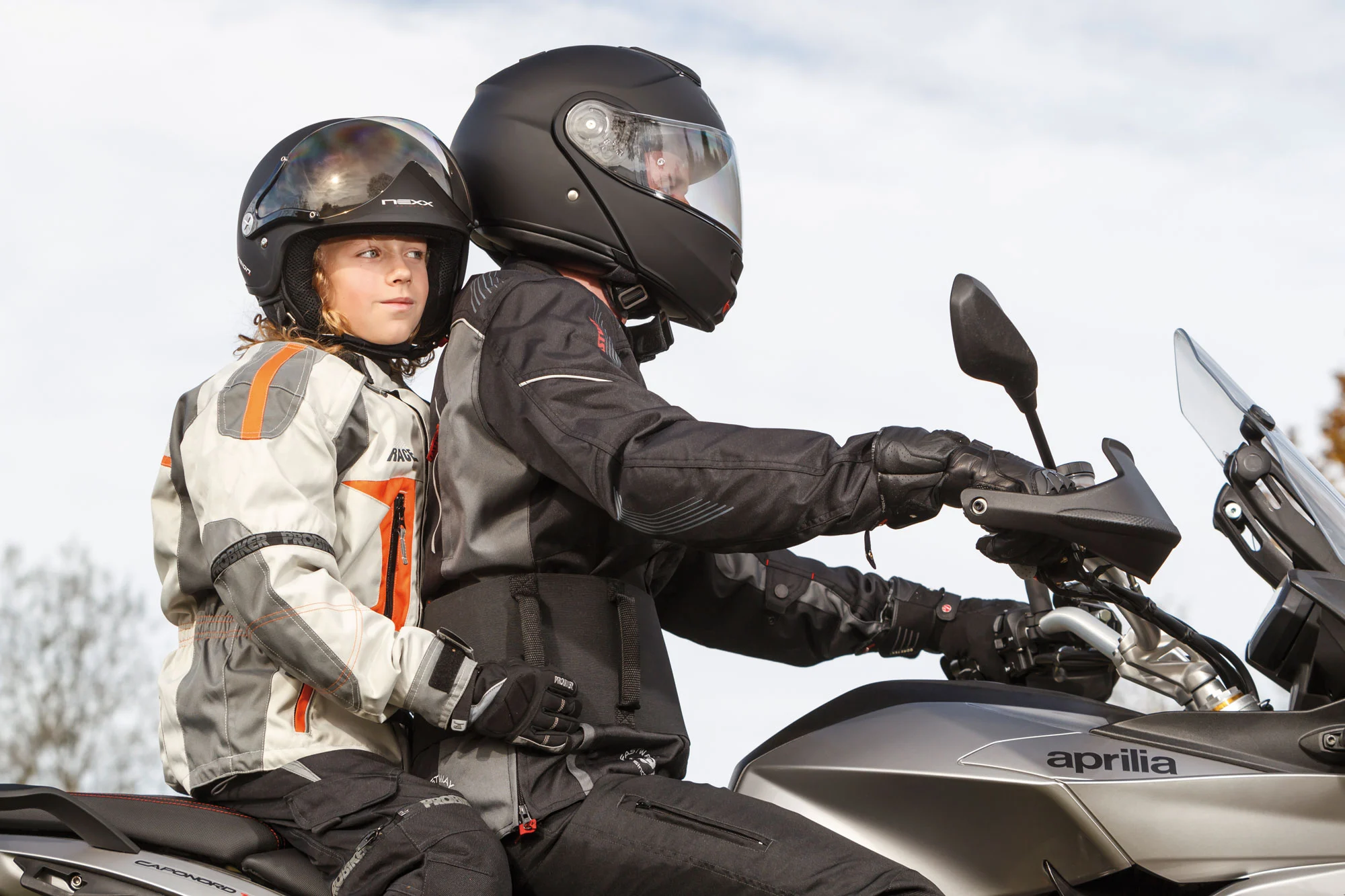 idée cadeau motard - Porte casque spécial votre moto - artisanal