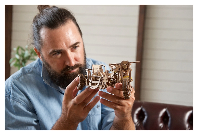 Model motocyklu UGEARS Scrambler UGR-10