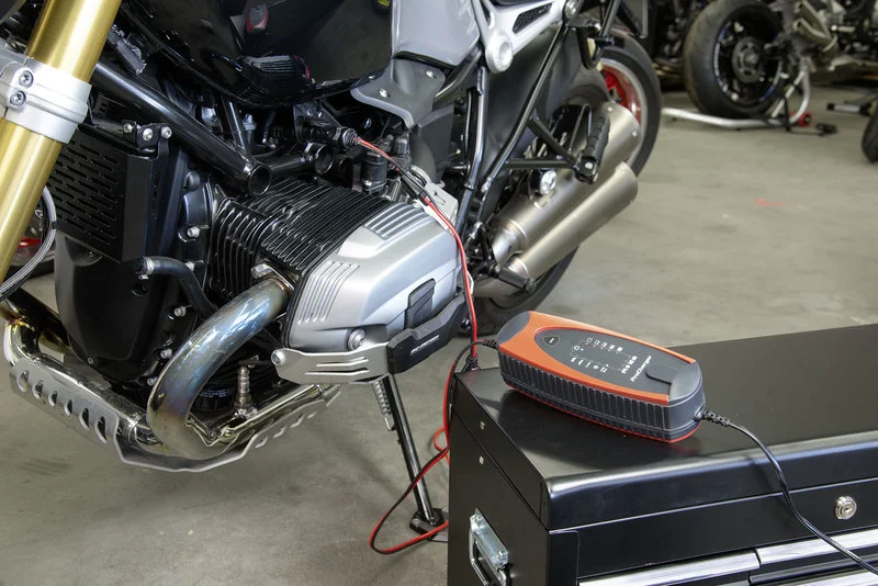 4.000 Battery Charger,