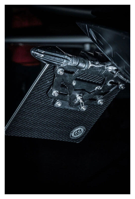 Gorilla Plate Carbon
