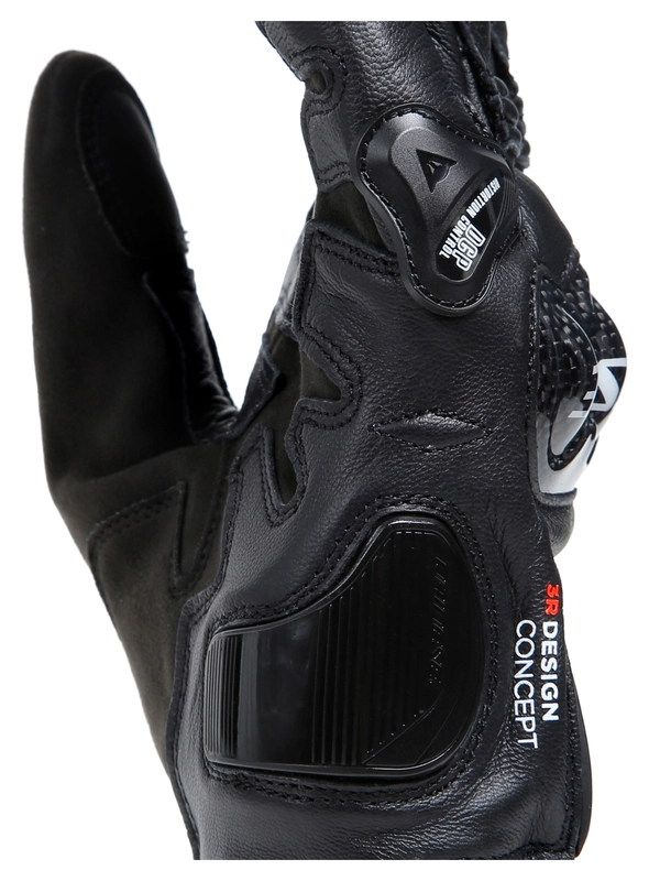 Carbon 4 Short