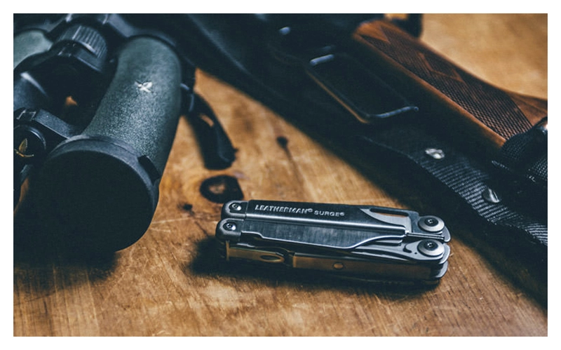 Utensile multiuso Surge Leatherman nero