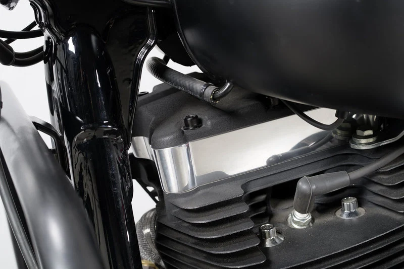 Bolt sets HD Dyna and Softail