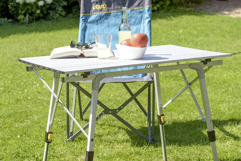 UQUIP FOLDING TABLE